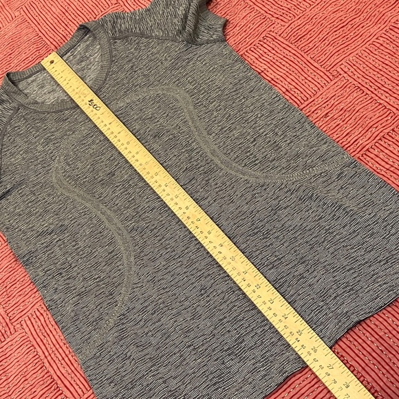 lululemon athletica women’s size 8 Heathered Gray Short Sleeve Tee - Picture 6 of 13